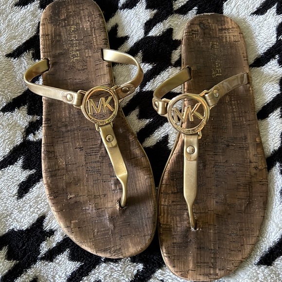 Michael Kors Sandals ✨ - Picture 2 of 7